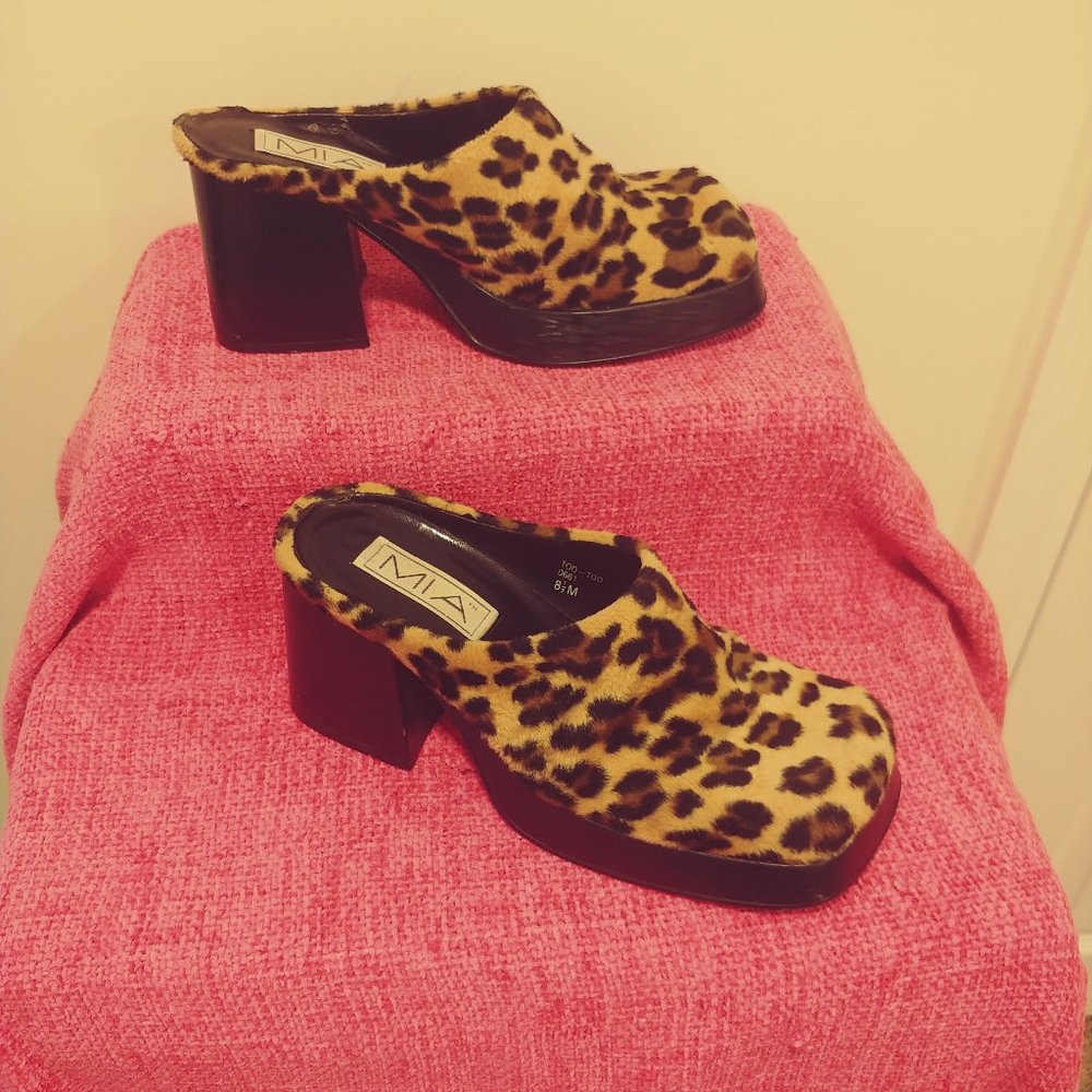 Chunky leopard print faux fur platform clogs